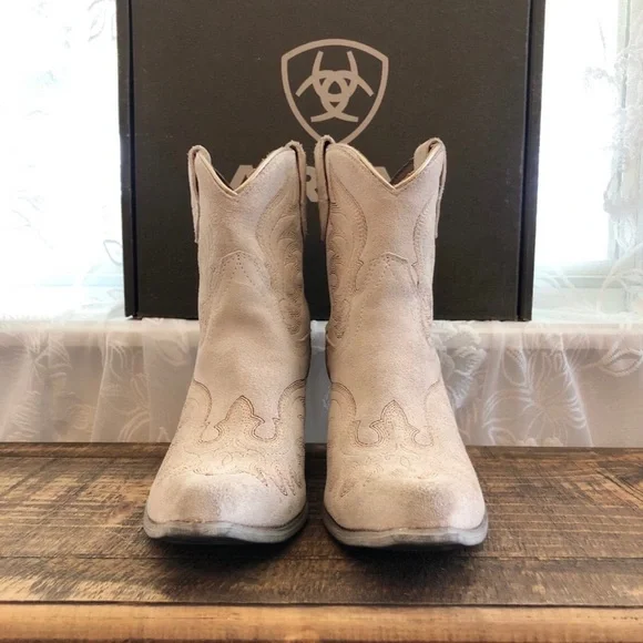 Ariat ~ Size 7 ~ Chandler Boots ~ White Cloud Suede - Picture 4 of 14